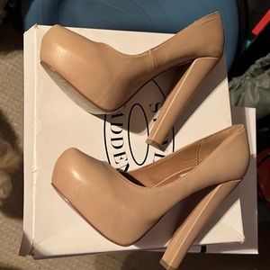Steve Madden Dannity Leather Nude Pumps